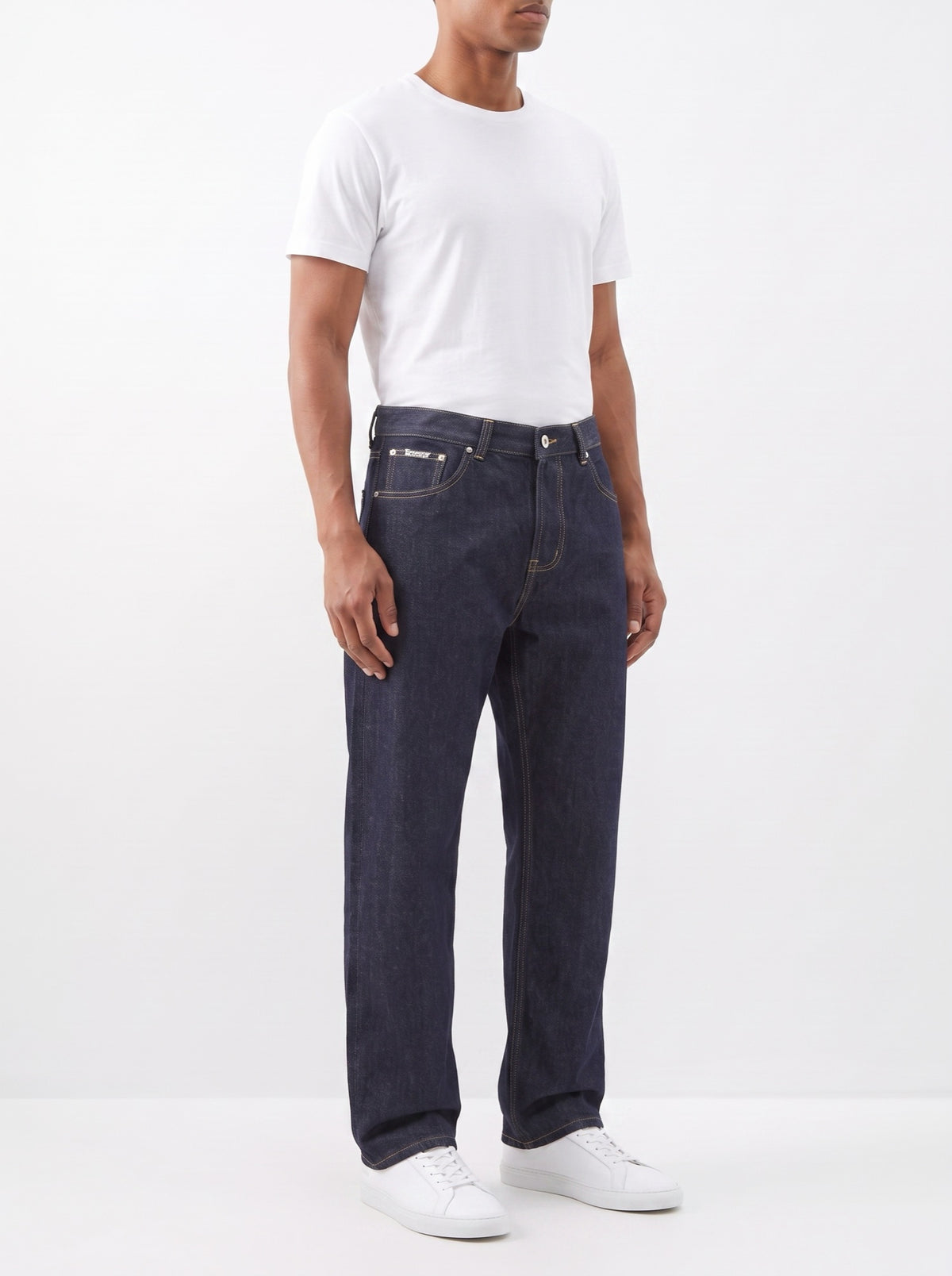Relaxed Fit with Wide Leg in Washed Black — three-quarter view