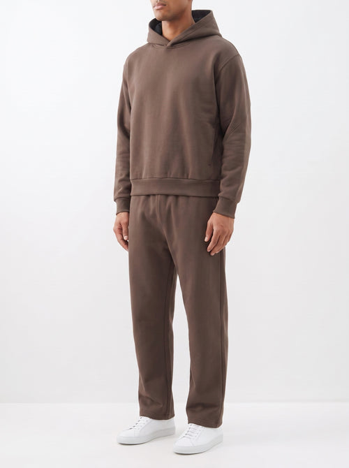 2-Piece Loose Fit Set, Hoodie and Sweatpants – Brown — three-quarter view